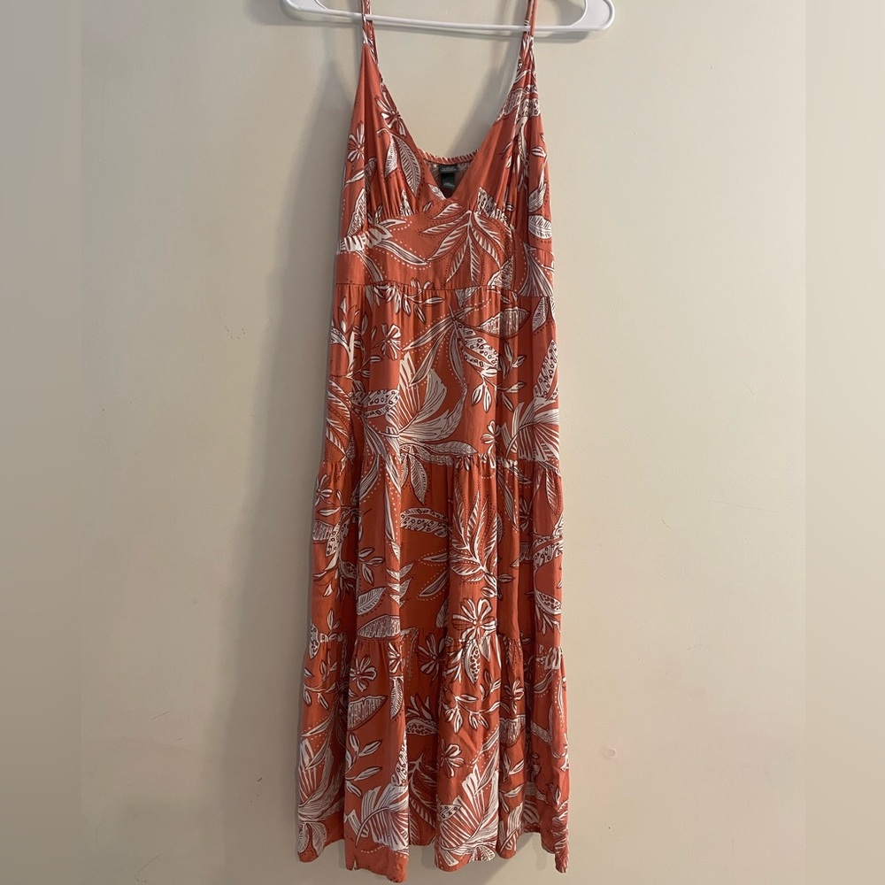 Salmon tiered midi dress with a white floral pattern- Wild Fable size medium